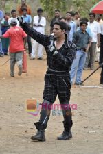 Akshay Kumar performs a mindboggling stunt for Khatron Ke Khiladi 4 in Filmcity, Mumbai on 2nd June 2011 (42).JPG